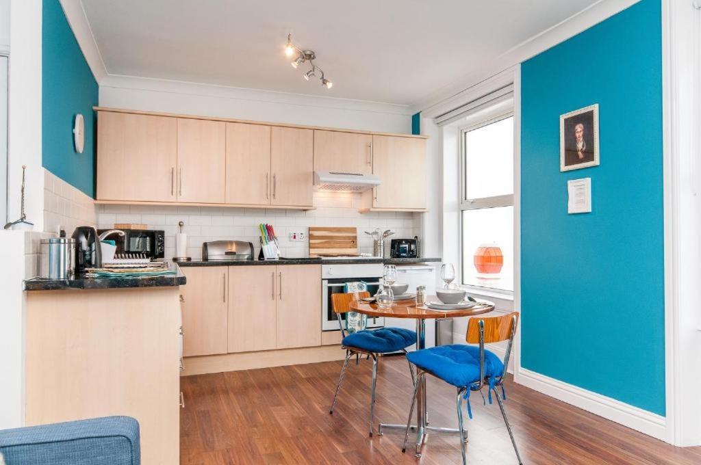 Seaview Oasis - Abode - Sleeps 4 Apartment